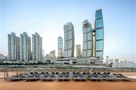 世纪绿洲号游轮顶层甲板