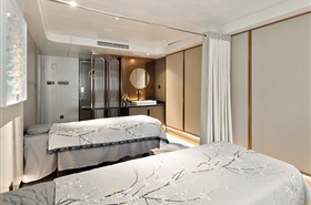 世纪凯歌号游轮康乐中心