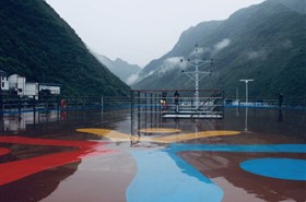 世纪荣耀号游轮顶层观景甲板