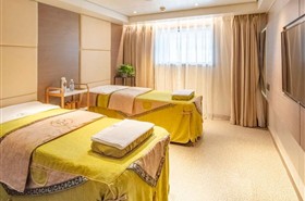 世纪荣耀号游轮康乐中心