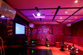 世纪传奇号游轮卡拉OK