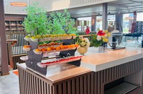 世纪江山如诗游轮美食餐厅