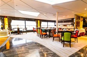 世纪传奇号游轮帕沃里昂餐厅