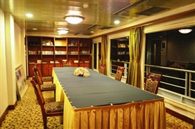 长江壹号游轮阅览室