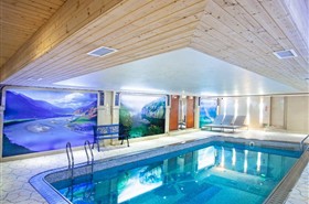 长江贰号游轮室内泳池