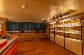 长江叁号游轮图书馆