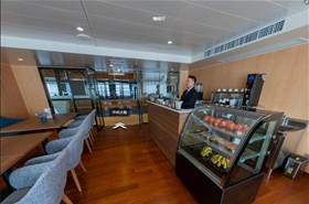 长江叁号游轮咖啡厅