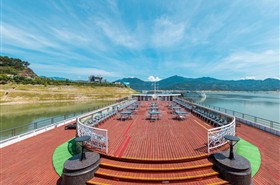 长江贰号游轮阳光甲板