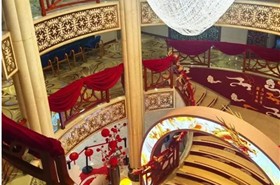 长江贰号游轮大堂中庭