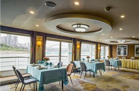 长江壹号游轮餐厅
