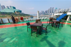 黄金8号游轮游船甲板