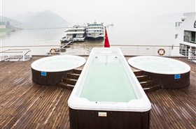 黄金2号游轮露天泳池