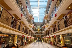 黄金6号游轮商业街