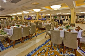 黄金6号游轮中西餐厅