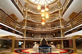 黄金5号游轮游轮大堂