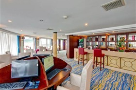 黄金8号游轮中西餐厅