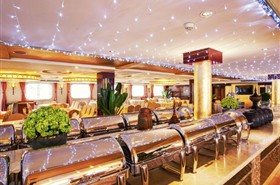黄金5号游轮中西餐厅