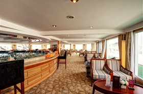 黄金2号游轮观景酒吧