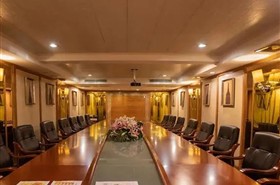 黄金2号游轮会议室