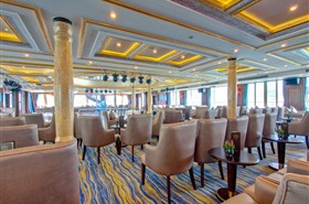 黄金8号游轮多功能厅