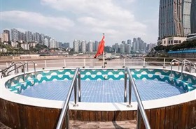 黄金8号游轮露天冲浪游泳池