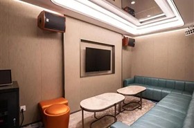 星际雅典娜号游轮KTV