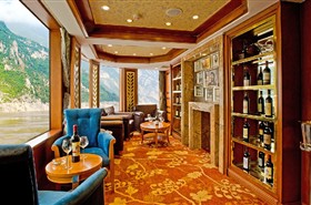 总统七号游轮红酒雪茄吧