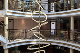 长江记忆号游轮大堂中空