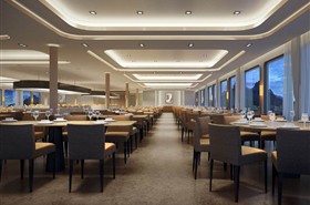 星际雅典娜号游轮主餐厅
