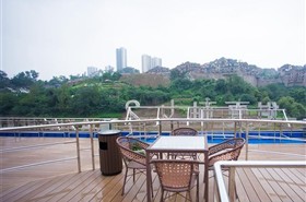 华夏二号游轮露天甲板