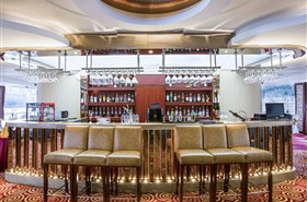 华夏二号游轮观景酒吧