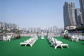 星际水晶号游轮顶层甲板