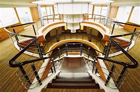 星际领航号游轮游轮楼梯