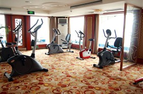 华夏五号游轮健身房