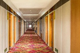 新高湖游轮房间走廊