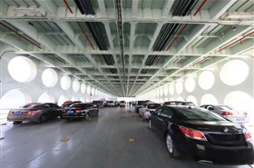 新高湖游轮停车库