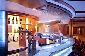 长江传说号游轮吧台