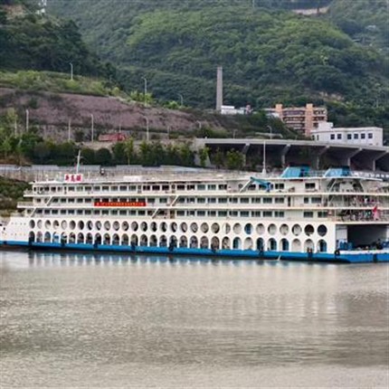 三峡新高湖游轮