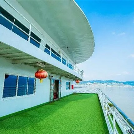 三峡新高湖游轮